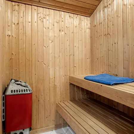 Gulspurvevaenget Xii