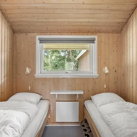 Amazing Home In Humble With Sauna Nordenbro Vesteregn